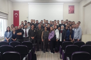 Düzce Üniversitesi Ormancılık Meslek Yüksek okulu na Orman Muhafaza Memuru Çetin Dülger Baver Işıktaş ve Fatma Varol ziyaret de bulunarak mesleğe adım atacak geleceğin Orman Muhafaza Memurlarına mesleki tecrübelerini anlattıkları mini bir söyleşi gerçekleştirdiler...Mesleki bilgiler verdikleri mesl