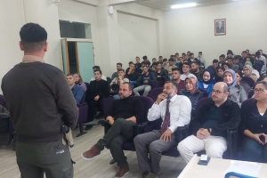 Düzce Üniversitesi Ormancılık Meslek Yüksek okulu na Orman Muhafaza Memuru Çetin Dülger Baver Işıktaş ve Fatma Varol ziyaret de bulunarak mesleğe adım atacak geleceğin Orman Muhafaza Memurlarına mesleki tecrübelerini anlattıkları mini bir söyleşi gerçekleştirdiler...Mesleki bilgiler verdikleri mesl